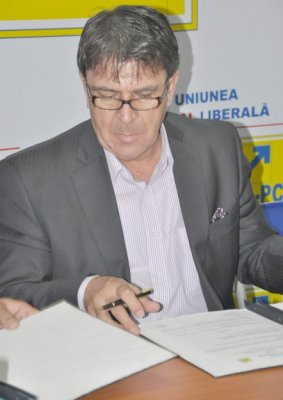 Se reabilitează şcoala din Crucea